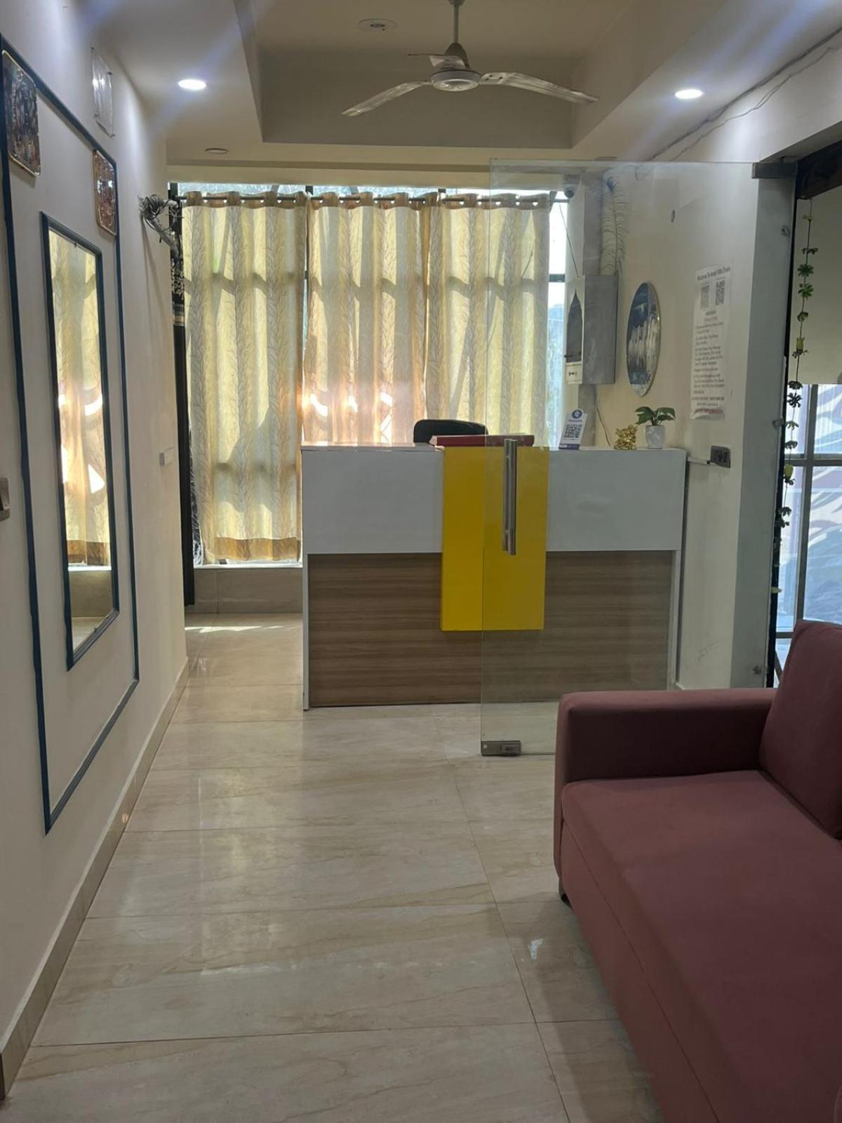 Hotel Neon Tower New Delhi Bagian luar foto